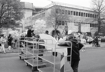 826620 Afbeelding van een blokkadeactie van verpleegkundigen uit het Diakonessenhuis (Bosboomstraat 1) te Utrecht, op ...